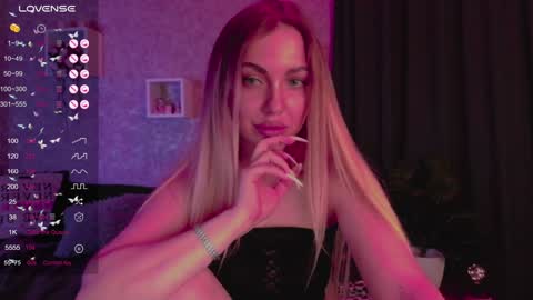 Snapshot of holly_molly8 chatting on January 28, 2025, 10:45 pm holly_molly8 online show from January 28, 2025, 10:45 pm