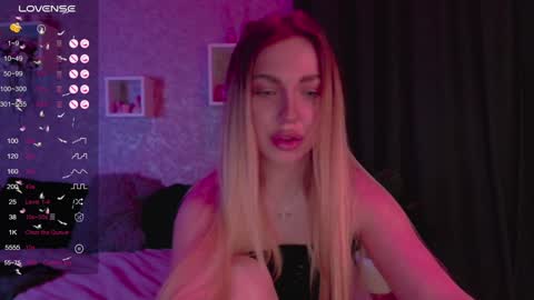 Snapshot of holly_molly8 chatting on February 6, 2025, 11:15 pm holly_molly8 online show from February 6, 2025, 11:15 pm