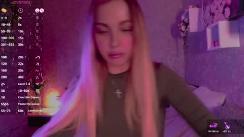 Snapshot of holly_molly8 chatting on March 3, 2025, 11:24 pm holly_molly8 online show from March 3, 2025, 11:24 pm
