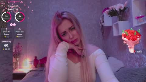 Snapshot of holly_molly8 chatting on September 29, 2025, 6:35 pm holly_molly8 online show from September 29, 2025, 6:35 pm