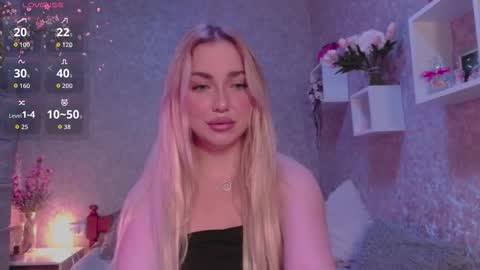 Snapshot of holly_molly8 chatting on October 9, 2025, 5:44 pm holly_molly8 online show from October 9, 2025, 5:44 pm