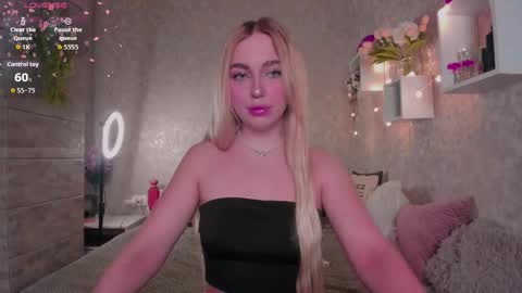 holly_molly8 online show from November 15, 2025, 10:59 pm