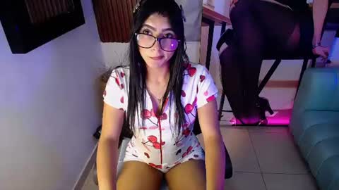 Snapshot of holly_watson_ chatting on June 12, 2026, 4:00 am Holly Wastson online show from June 12, 2026, 4:00 am