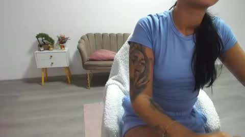 Snapshot of holly_wood18 chatting on June 27, 2026, 8:08 am holly_wood18 online show from June 27, 2026, 8:08 am