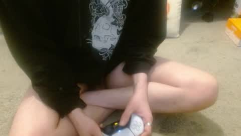 Holly Hawkes online show from April 17, 2026, 12:24 am