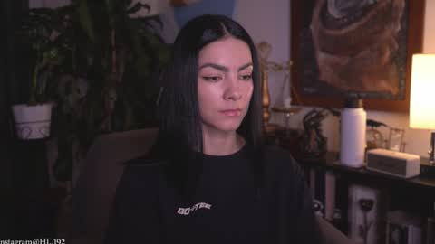 Holly Linder online show from March 25, 2026, 2:06 am