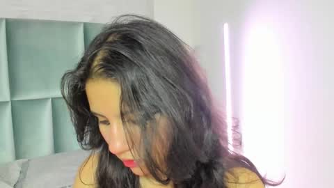 hollypeach_ online show from February 2, 2026, 7:23 pm