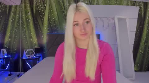 HollyTaillor online show from April 1, 2026, 5:30 am