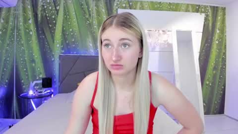 HollyTaillor online show from July 19, 2026, 5:33 am