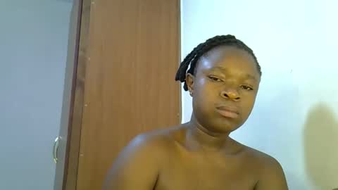 holy_ebony online show from May 12, 2026, 4:09 am