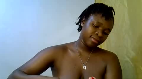 Snapshot of holy_ebony chatting on June 6, 2026, 3:06 pm holy_ebony online show from June 6, 2026, 3:06 pm