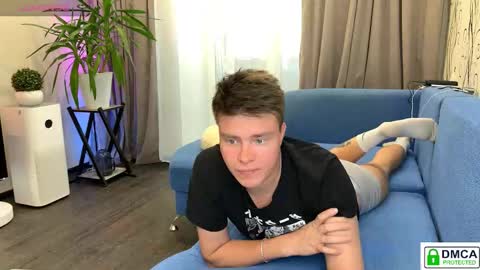 holy_eggs_00 online show from September 14, 2025, 4:55 am