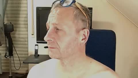 Snapshot of hondowill chatting on November 6, 2025, 6:09 pm Bernd online show from November 6, 2025, 6:09 pm