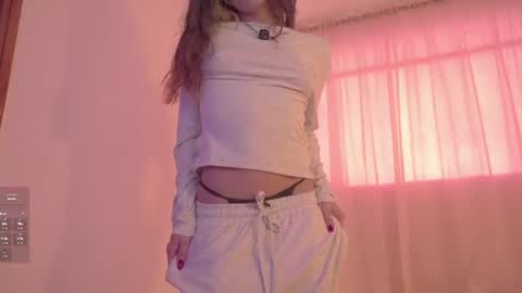 honeeeey_ online show from June 12, 2026, 10:30 pm