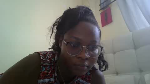 Snapshot of honevey chatting on April 3, 2026, 10:35 am Honevey online show from April 3, 2026, 10:35 am