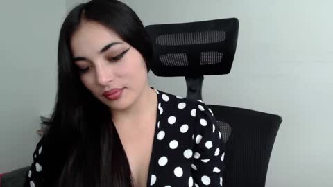 Snapshot of honey_aynur chatting on January 5, 2025, 9:47 pm Honey Aynu online show from January 5, 2025, 9:47 pm