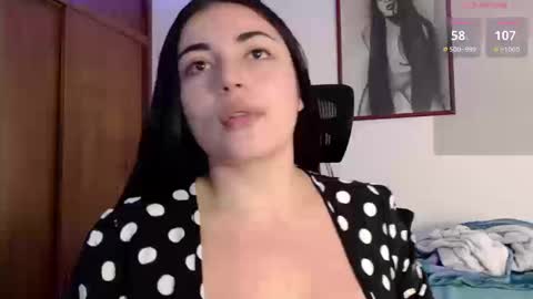 Snapshot of honey_aynur chatting on September 17, 2025, 8:10 pm Honey Aynu online show from September 17, 2025, 8:10 pm