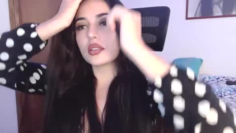 Snapshot of honey_aynur chatting on October 14, 2025, 6:20 pm Honey Aynu online show from October 14, 2025, 6:20 pm