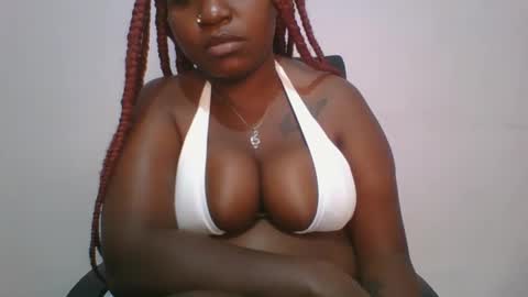 honey_beb online show from October 5, 2025, 6:28 pm