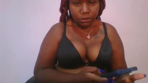 honey_beb online show from October 6, 2025, 7:06 am