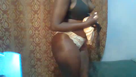 honey_beb online show from January 6, 2026, 5:38 pm