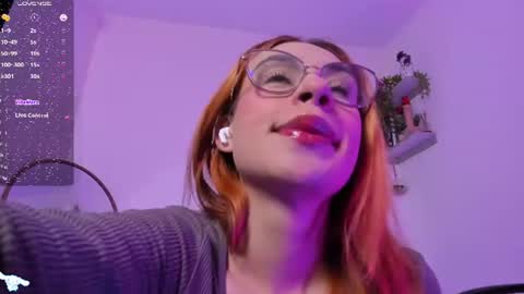Snapshot of honey_bitee chatting on July 28, 2026, 12:29 am Hi Im Annie vic Your dreams came true online show from July 28, 2026, 12:29 am