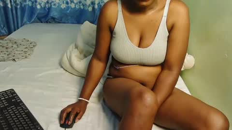 Snapshot of honey_caddy chatting on July 5, 2026, 4:52 am honey_caddy online show from July 5, 2026, 4:52 am