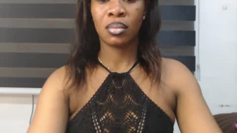 Snapshot of honey_dollxx chatting on June 15, 2026, 6:37 am Flora online show from June 15, 2026, 6:37 am