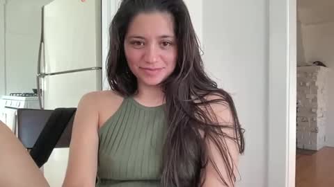 Snapshot of honey_laila chatting on March 4, 2025, 11:00 pm honey_laila online show from March 4, 2025, 11:00 pm
