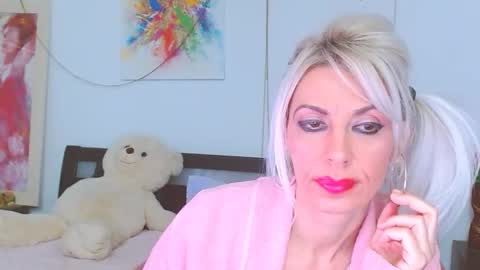 honey_lara online show from January 18, 2026, 1:09 am