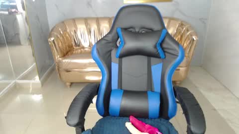 HONEY  online show from March 10, 2025, 12:59 pm