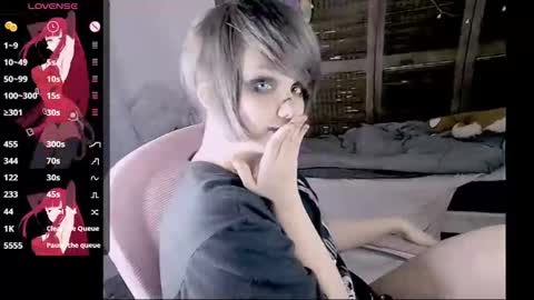 Honey Apple Alaska online show from November 7, 2025, 4:34 am