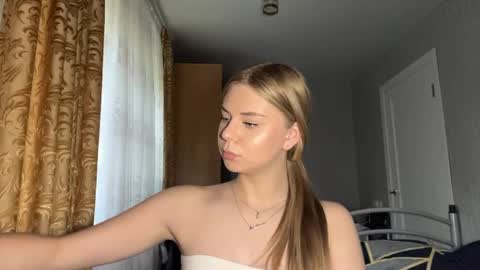 Klara online show from June 3, 2026, 2:33 pm