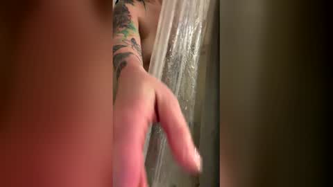 HoneyBee online show from April 7, 2026, 8:42 pm