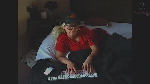 honeybuhnny online show from May 7, 2026, 3:50 pm