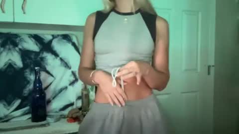 honeybun_z online show from September 17, 2025, 9:16 pm