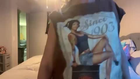 honeybun_z online show from May 12, 2026, 11:02 pm