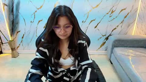 honeydoll_tf online show from May 6, 2026, 1:38 pm
