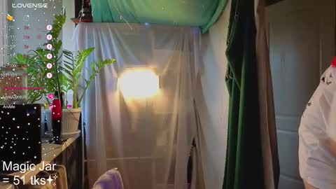 Molly  online show from September 27, 2025, 5:01 am