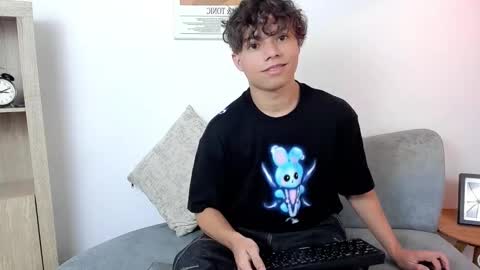 honeymoon_sariel online show from February 22, 2026, 1:31 pm