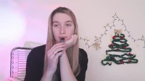 honeyveil online show from February 3, 2026, 12:21 pm