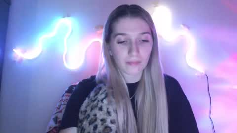 honeyveil online show from March 19, 2026, 8:57 pm