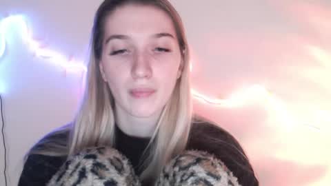 honeyveil online show from April 16, 2026, 2:18 pm