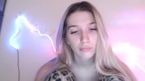 honeyveil online show from April 18, 2026, 3:49 pm