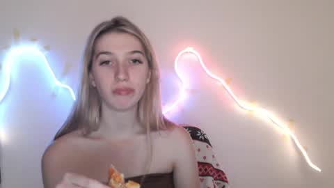 honeyveil online show from May 13, 2026, 12:13 pm