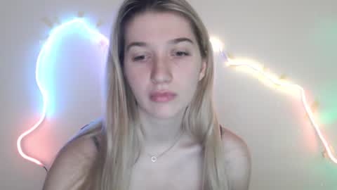 honeyveil online show from June 9, 2026, 11:11 am