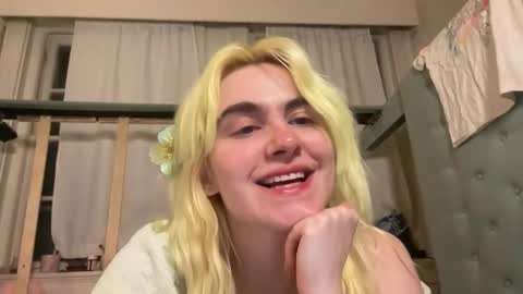 Emi Rose online show from April 1, 2026, 4:24 am