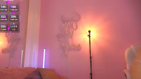 Honey Moon  Help me to reach 100 thumbs up online show from September 24, 2025, 9:51 pm