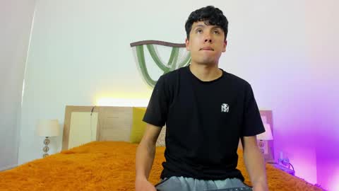 hoot_booys_ online show from April 4, 2026, 9:23 pm