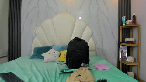 hoot_booys_ online show from April 7, 2026, 3:40 am